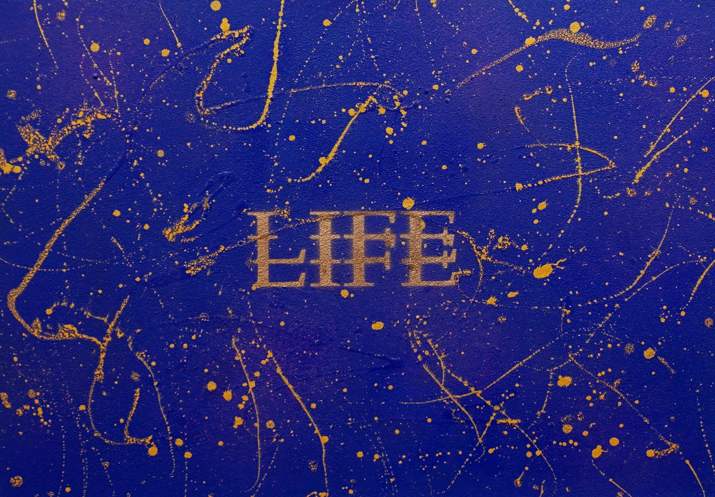 Original Aufnahme von Handgefertigtem Acryl Originalkunstwerk „Golden Blue“  tiefblaue Leinwand mit goldenen Akzenten für luxuriöse, moderne Raumgestaltung.